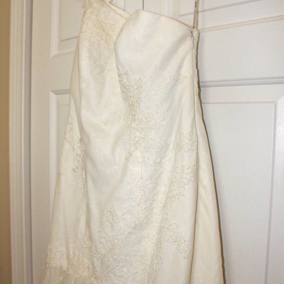 WHITE by Vera Wang One Shoulder Lace Wedding Dress - www.jkreigsman.com